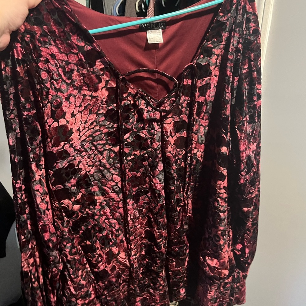 Venus pink leopard top velvet